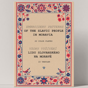 Könnte beinhalten: Buchcover mit dem Titel "Embroidery Patterns of the Slavic People in Moravia". Der Einband hat einen beigen Hintergrund mit roten, blauen und weißen floralen und geometrischen Bordüren. Der Text ist auf Englisch und Tschechisch.