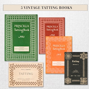 Può includere: Esposizione di cinque libri vintage sul tatting, ognuno con un design di copertina unico. I libri, intitolati "Priscilla Tatting Book" e "Tatting", presentano bordi floreali e colori diversi, tra cui verde, arancione e rosso.