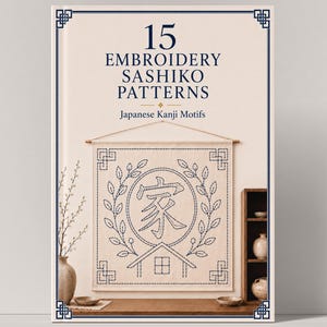 Puede incluir: Una portada de libro titulada 15 EMBROIDERY SASHIKO PATTERNS Japanese Kanji Motifs. La portada muestra un tapiz de pared color crema con un diseño bordado en azul oscuro que representa una casa, una corona circular y un kanji japonés.
