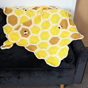 Honey Bee Gifts Pattern Print Hooded Blanket