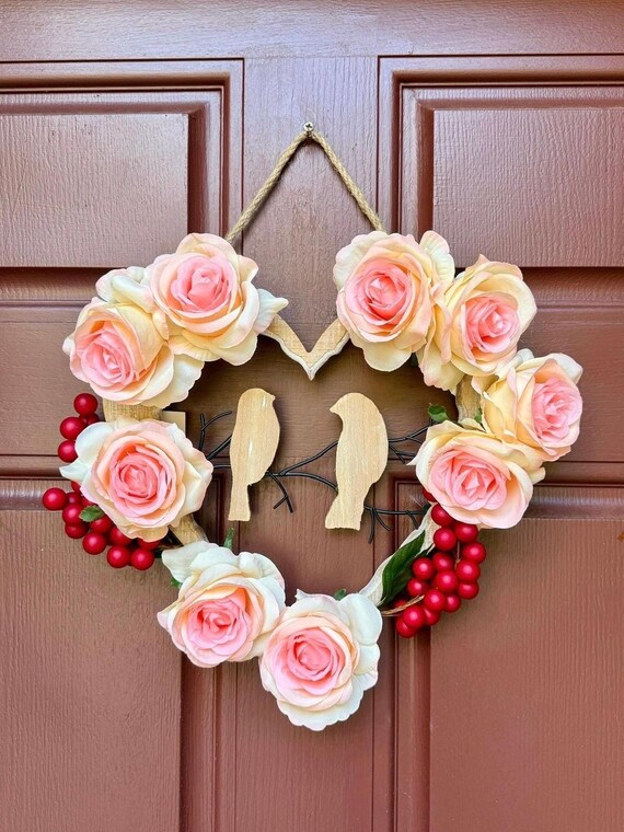 Vaguelly Ghirlanda a Forma di Cuore in Vimini Beige, Decorazione Rustica da Appendere per Matrimoni e Arredamento Casa, Artigianato Cuori di Rattan