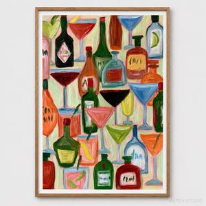 Könnte beinhalten: Ein Ölgemälde mit einer dichten Anordnung verschiedener bunter Cocktailgläser und Likörflaschen in Rot-, Grün-, Blau- und Orangetönen. Das Kunstwerk zeigt eine Vielzahl von Glasformen, darunter Martini- und Coupégläser.