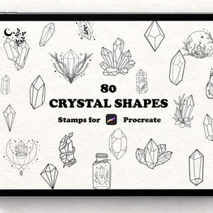 Op de afbeelding: Een digitale kunstweergave met 80 kristalvormen, stempels voor Procreate. De afbeelding toont verschillende kristalontwerpen, waaronder clusters, enkele punten en geometrische vormen, allemaal in zwart en wit.