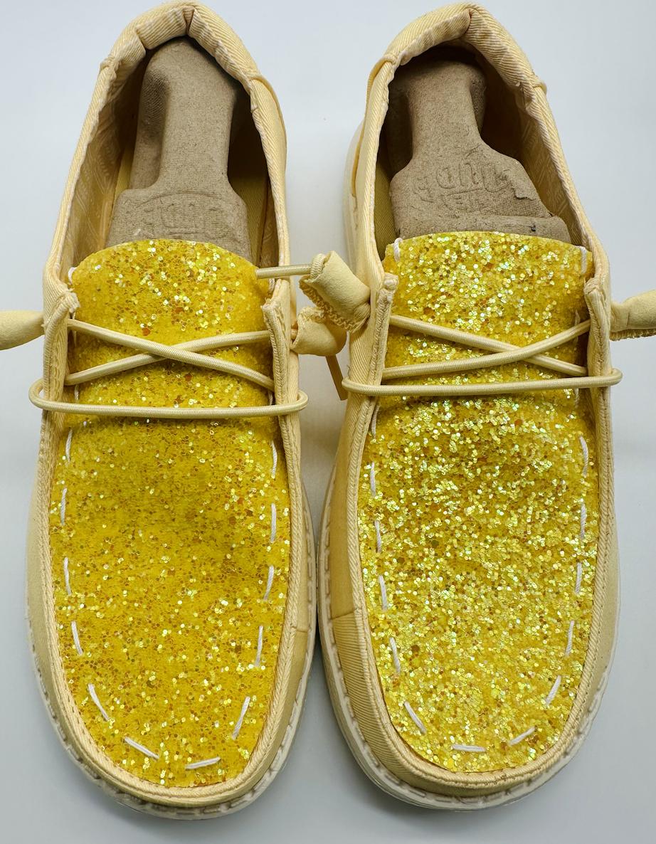 Zapatos personalizados con purpurina amarilla "Hey Dude"