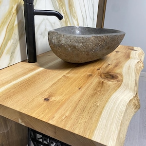 Meuble-lavabo Live Edge en bois d'acacia : plan de travail/étagère de lavabo rustique | Fabriqué à la main au Portugal