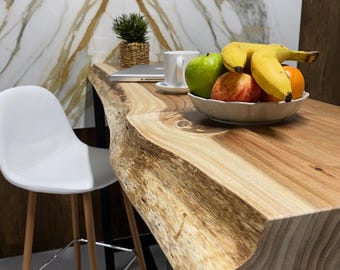 Piano di lavoro in legno massello di acacia con bordo naturale – Piano bar su misura, isola cucina, lastra per bagno
