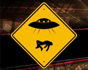 Alien Abduction Sign - UFO Warning - Area 51 Galactic Travel Gift - Unique Sci Fi Décor - Roswell Visitor Contact - Fun Metal Safety Placard