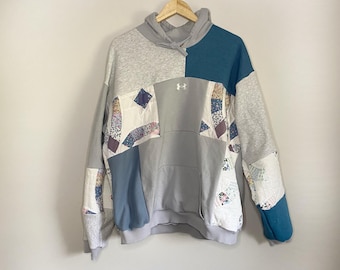 Upcycled überarbeitet / Einzelstück / gestepptes Patchwork handgefertigtes Under Armour Hoodie-Sweatshirt Cottage-Kern