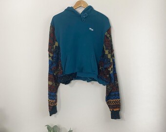 Upcycled überarbeitet / One of a Kind / mit Kapuze Fila Pullover Hoodie Top
