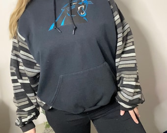 Upcycled überarbeitet / Einzelstück / handgemachtes NFL Carolina Panthers Pullover Hoodie Sweatshirt