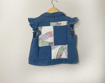 Upcycled Überarbeitete / One of a Kind / Handmade Kinder Mädchen 10/12 Gesteppte Patchwork-Denim-Weste