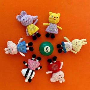 Schema all'uncinetto di Peppa Pig / Inglese 6 in 1 Pink Pig & Friends PDF. Peppa Elefante, Coniglio, Gattino, Zebra George