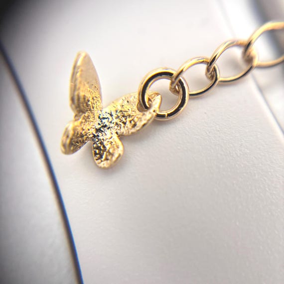 Bracciale di perle con farfalla dorata e perline di cristallo blu - Italia