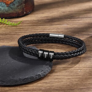 Pulseras de cuero trenzado negro personalizadas para hombre, pulsera personalizada con nombres de 1 a 6 niños para esposo, joyería de cuero para hombre, regalo del Día del Padre para papá.
