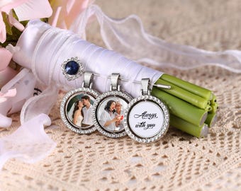 Brautstrauß Foto Charme, kundenspezifische Hochzeitsbrosche, eingravierte Name & Bild, Legierung Andenken für die Braut, Hochzeit Erinnerungs Andenken