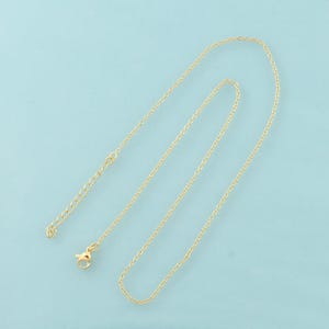 Collar de cadena tipo cable chapado en oro de 18 quilates - Joyería de latón resistente al agua
