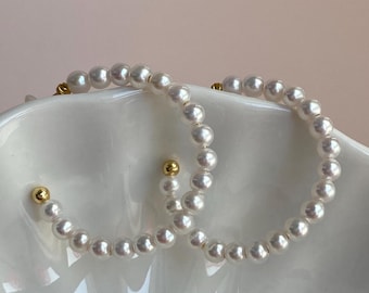 Pendientes minimalistas de aro con perlas de agua dulce, joyas estéticas para chicas depuradas, delicados pendientes de perlas doradas, un regalo elegante para todos los días.
