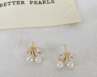 Pendientes de perla de cereza – Pendientes de perla de agua dulce con hojas de circonita cúbica – Delicados pendientes de oro para mujer – Precioso regalo de joyería de frutas