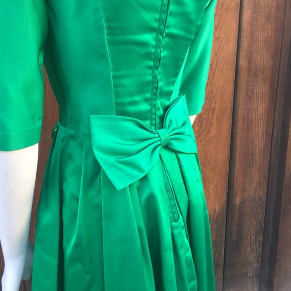 1960's Silky Emerald Bow Dress - image 7