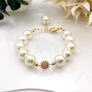 12mm Faceted Shell Pearl with Flower Jewel
