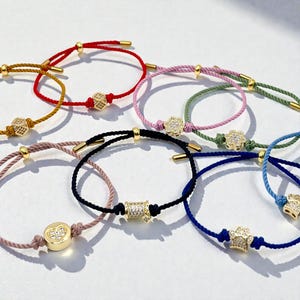 Pulsera de hilo trenzado ajustable con dije dorado • Elige tu dije y color
