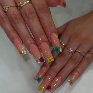 Unghie finte con french manicure floreale/Unghie finte dipinte a mano, quadrate lunghe/Unghie finte in acrilico/Unghie per matrimonio/Regalo per lei/Unghie con colla