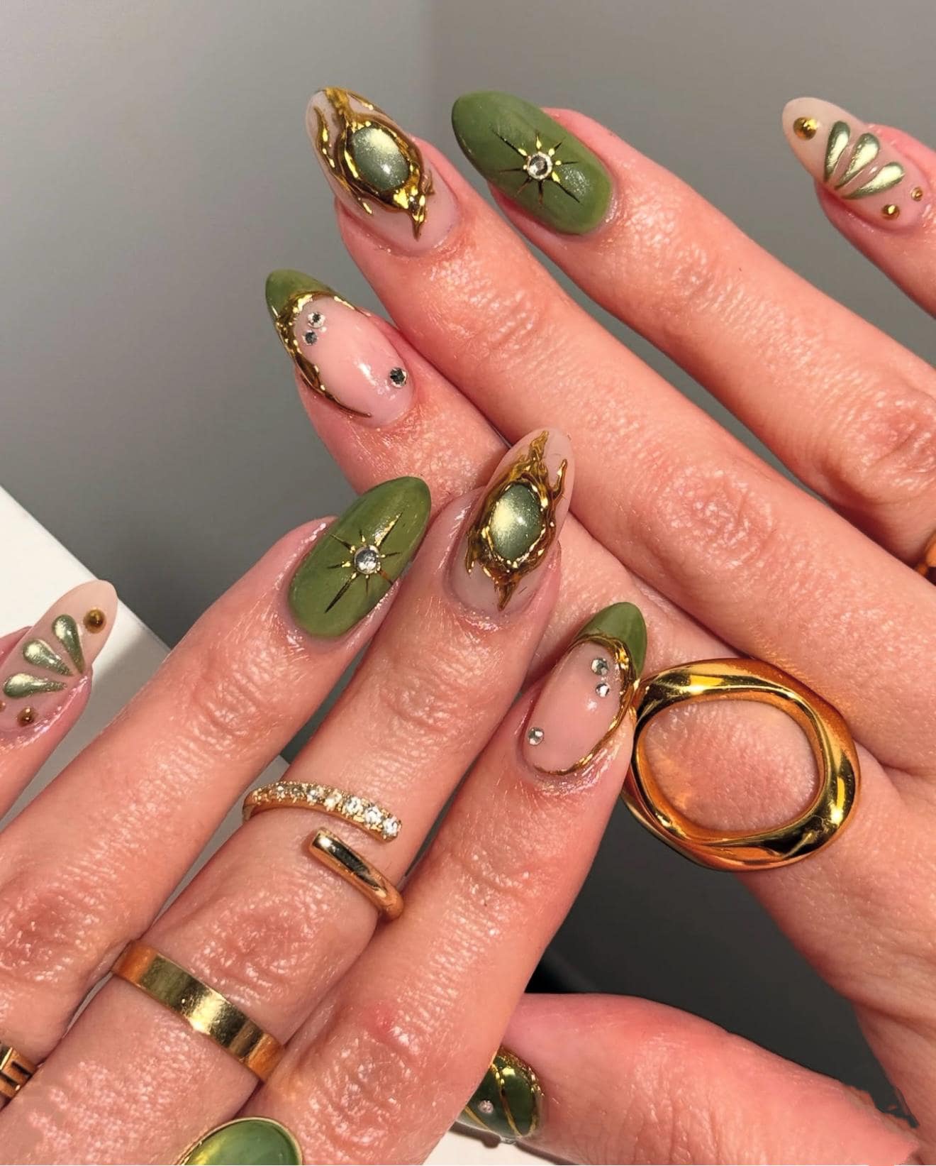 Olive Green Gold Press On Nails/Handmade Gel Nails In Medium Almond/Glue On Nails/False Nails/Birthday Wedding Prom Nails/Gift for Her