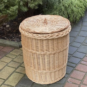 15.7&quot;x 21.7&quot; Round Shape Wicker Laundry Basket, Handwoven Storage Basket with Lid