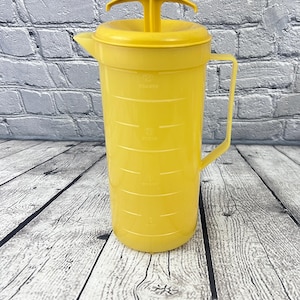 Vintage Federal Housewares Plastic  2 Quart Beverage Mixing and Serving Pitcher Made in The USA
