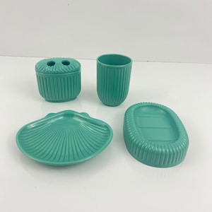 Vintage Green Plastic Ribbed Bathroom Set  Toothbrush Holder Soap Dish Tumbler & Tray