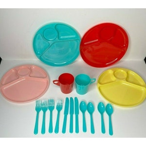 Vtg Gothamware Plastic Dinnerware Plates Cups Utensils Mid Century Picnic