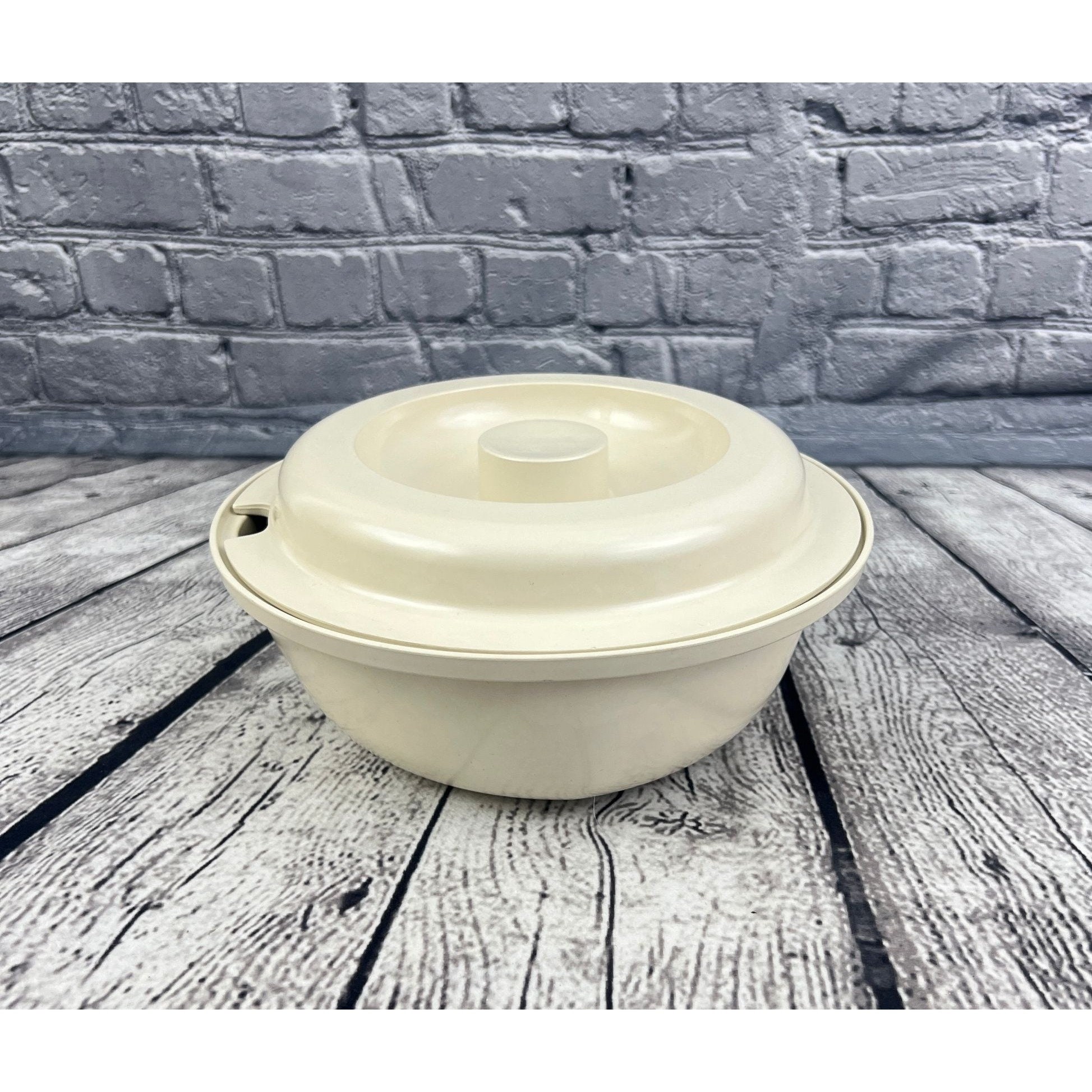 Tupperware Ultra 21 Round Casserole Dish 1545-1 W Lid Microwave