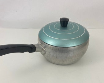 Vtg Wear-Ever Hallite Aluminum Aqua Blue 2 1/2 Quart Saucepan with Lid
