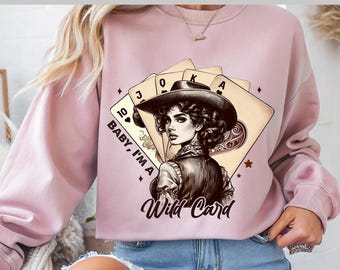 Película de vaquera del lejano oeste (DTF), película de mujer de estilo vintage (DTF), cartas de póker y "Baby, I'm A Wild Card" (DTF), transferencia DTF, lista para imprimir, directa a película