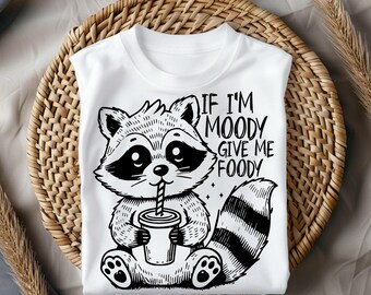 Si estoy de mal humor, dame comida. Transferencia DTF, divertido mapache listo para presionar. Transferencia térmica, linda calcomanía de animal sarcástica.