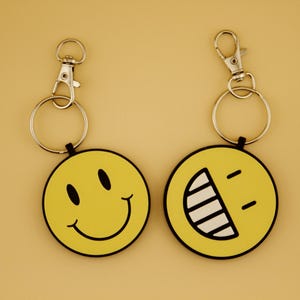 Smiley Face Emoji Keychain Set – Cute Yellow Grinning Keyring Duo, 3D Printed Gift