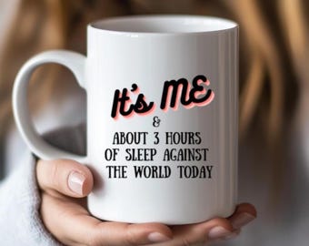 Mug en céramique 11 oz « C'est moi et environ 3 heures de sommeil contre le reste du monde aujourd'hui »