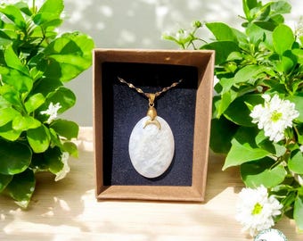 Beige Moonstone Necklace – Timeless Elegance