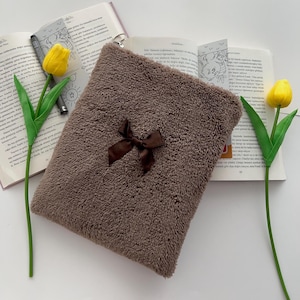Book sleeve , Puffy book sleeve, Zipper book sleeve Book cover, book pouch, book bag, , bookish gift idea, book accessories, gift for her