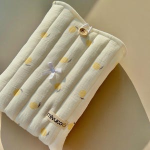 Pochette de livre, livres, couverture de livre, pochette de livre, cartable, idée cadeau livresque, accessoires de livres, cadeau de Noël, cadeau pour elle, cadeau fait main