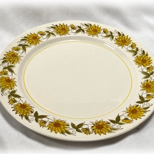 Mikasa Mediterrania Caracas Chop Plate, Round Platter, MCM, Yellow Sunflowers