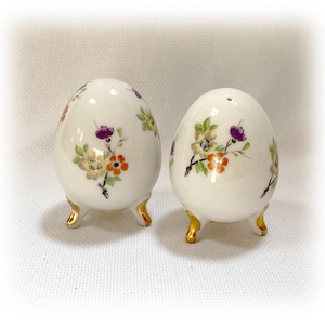 Vintage Enesco Japan Footed Floral Egg Salt Pepper Shakers Flowers w Labels So Sweet forEASTER
