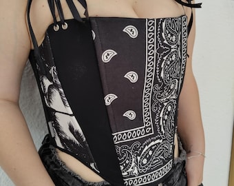 Upgecyceltes Bandana-Korsett – Einzigartiges Statement-Top in Schwarz-Weiß