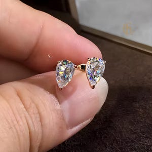 Aretes de moissanita con corte de pera, chapados en oro de 18 quilates, con forma de pera, de moissanita y con diamantes en forma de lágrima, hechos a mano.