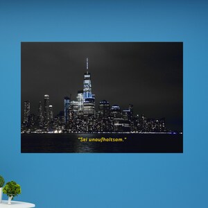 Lower Manhattan Skyline Poster bei Nacht - Motivationsdruck "Sei Unaufhaltsam" - Moderne Wandkunst & Geschenkidee