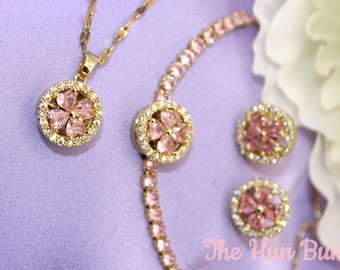Gold Round Pink Clover, Fidget Jewelry