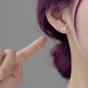 Brincos de Borboleta Coloridos - Belezas Pastel Delicadas para um Look Fofo e Brincalhão. Abrace o Estilo Minimalista com estes Brincos Charmosos