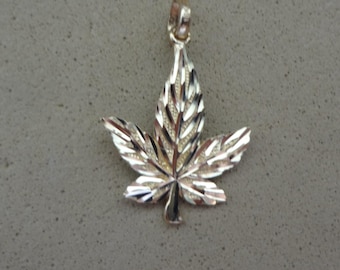 JTS 10K Yellow Gold Diamond-Cut Marijuana Leaf Charm - New without Tags