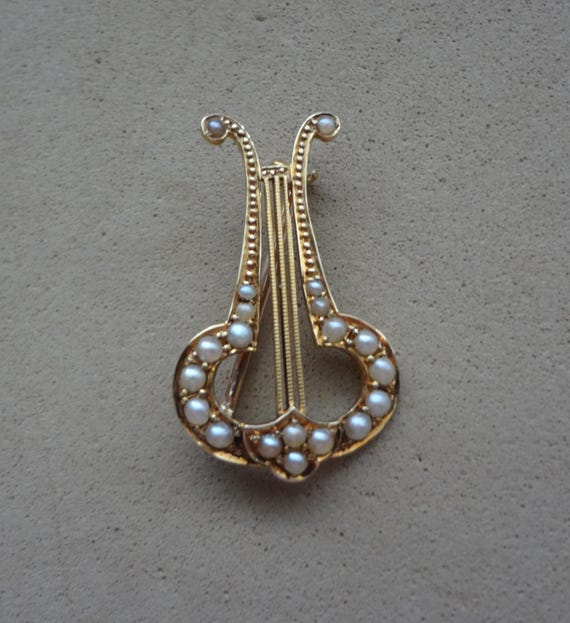 Victorian 15ct Gold Musical Lyre Seed Pearl Brooch