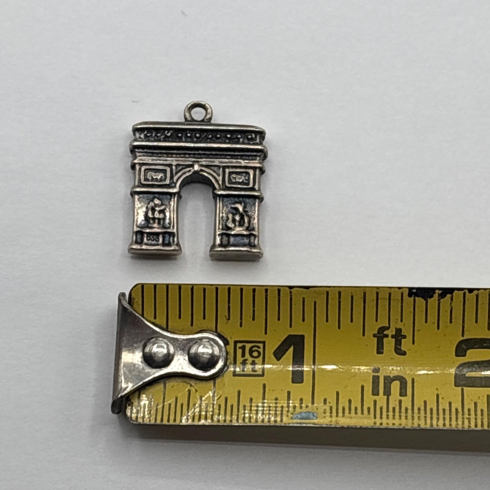 パリ　　アンティーク　記念 ヴィンテージ 835 シルバー 凱旋門パリ フランス記念碑ペンダント